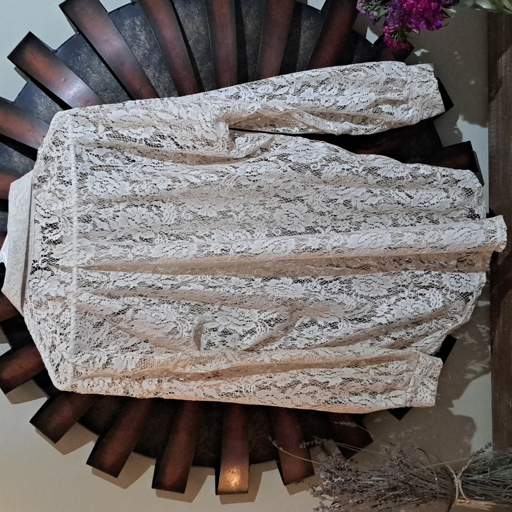 ❤️Women's Lace Button-Up Top - Picture 8 of 9
